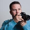 Portrait photographer, currently based in Melbourne, Australia specialising in outdoor relaxed family portrait sessions.
