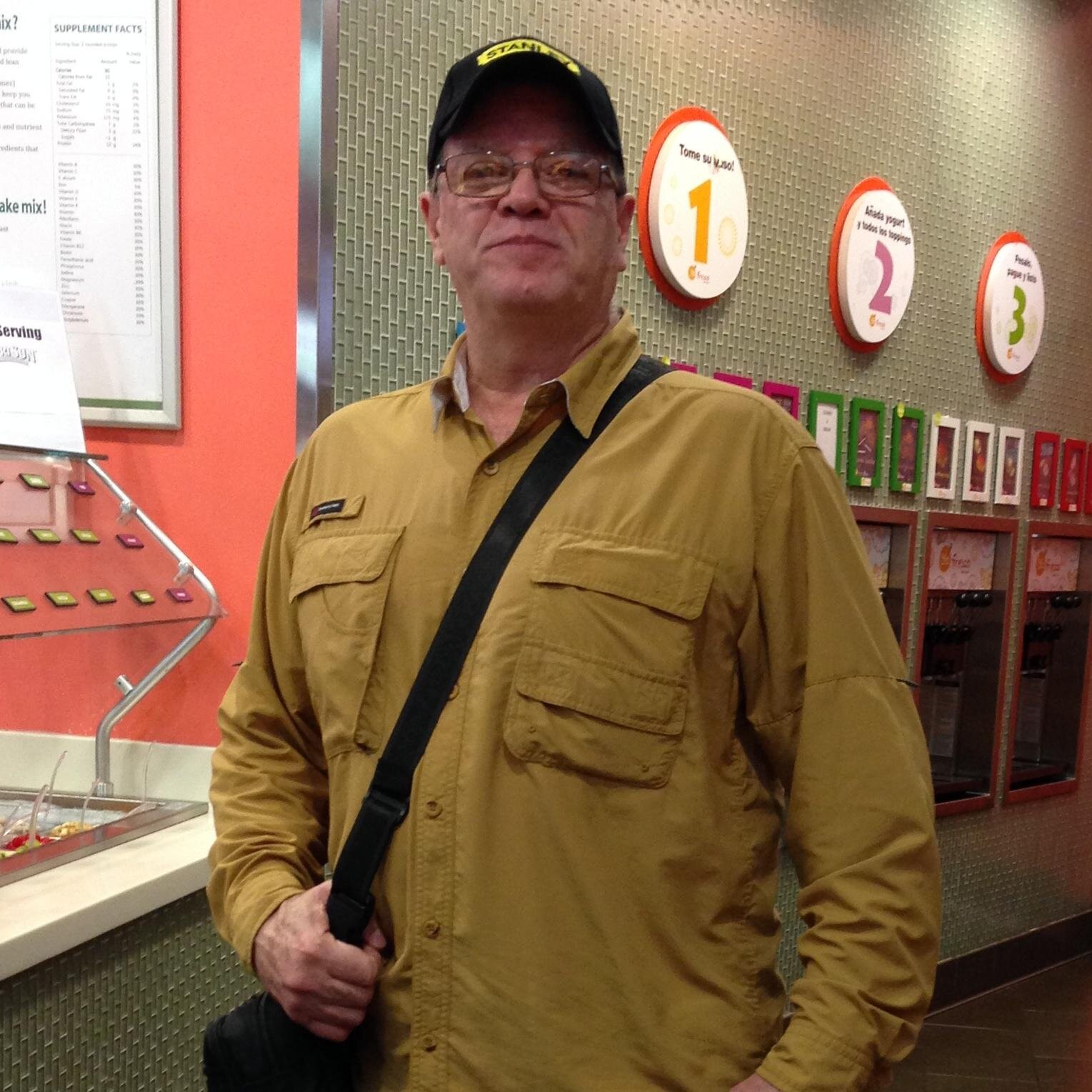 jocastella7's profile picture. Ingeniero Electricista, Promocion XXII UC, de Valera Edo. Trujillo, trabajo
en PROCOCIEL, C.A., casado, tres hijas, un venezolano que quiere a su pais.