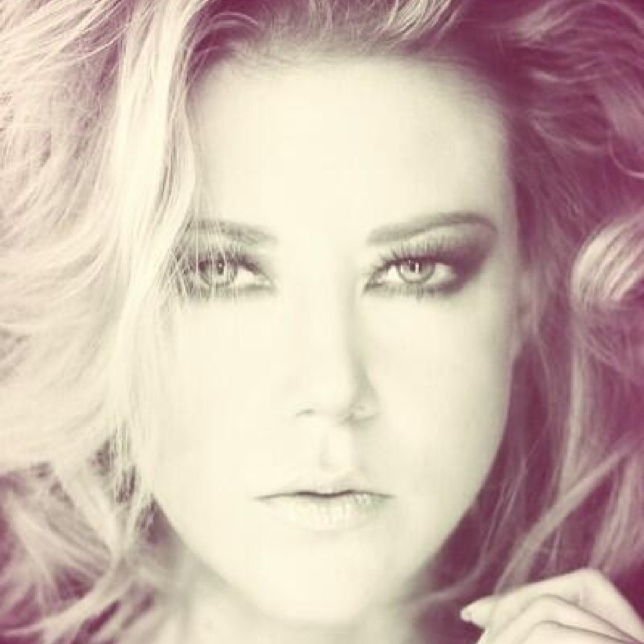 Fernanda castillo la mujer mas hermosa del universo la mas perfecta la mas sencilla la amo demasiadoo 14 -7-2014