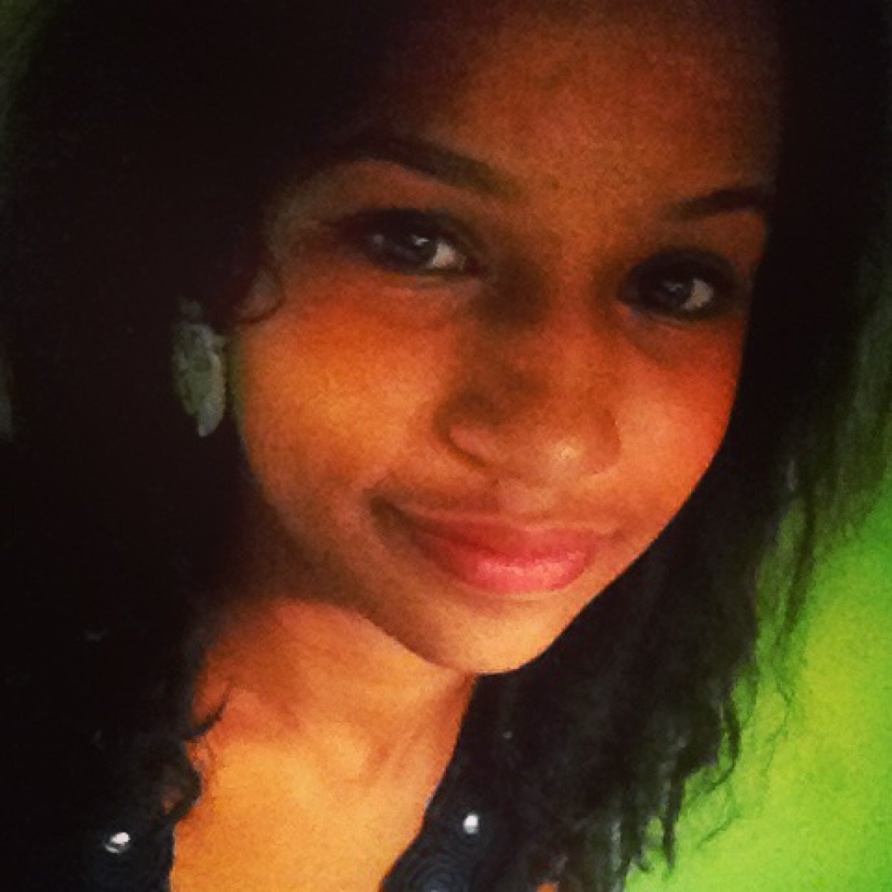19 años. Divertida,Sociable, Amo el baile y la Musica, Actriz de cine y T.V & Tecnica en comunicacion social