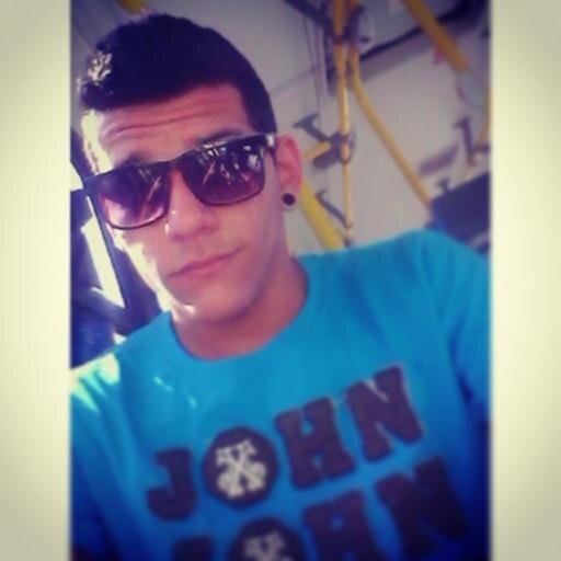 19 anos / grosso / chato / estupido / vai se fude '-'