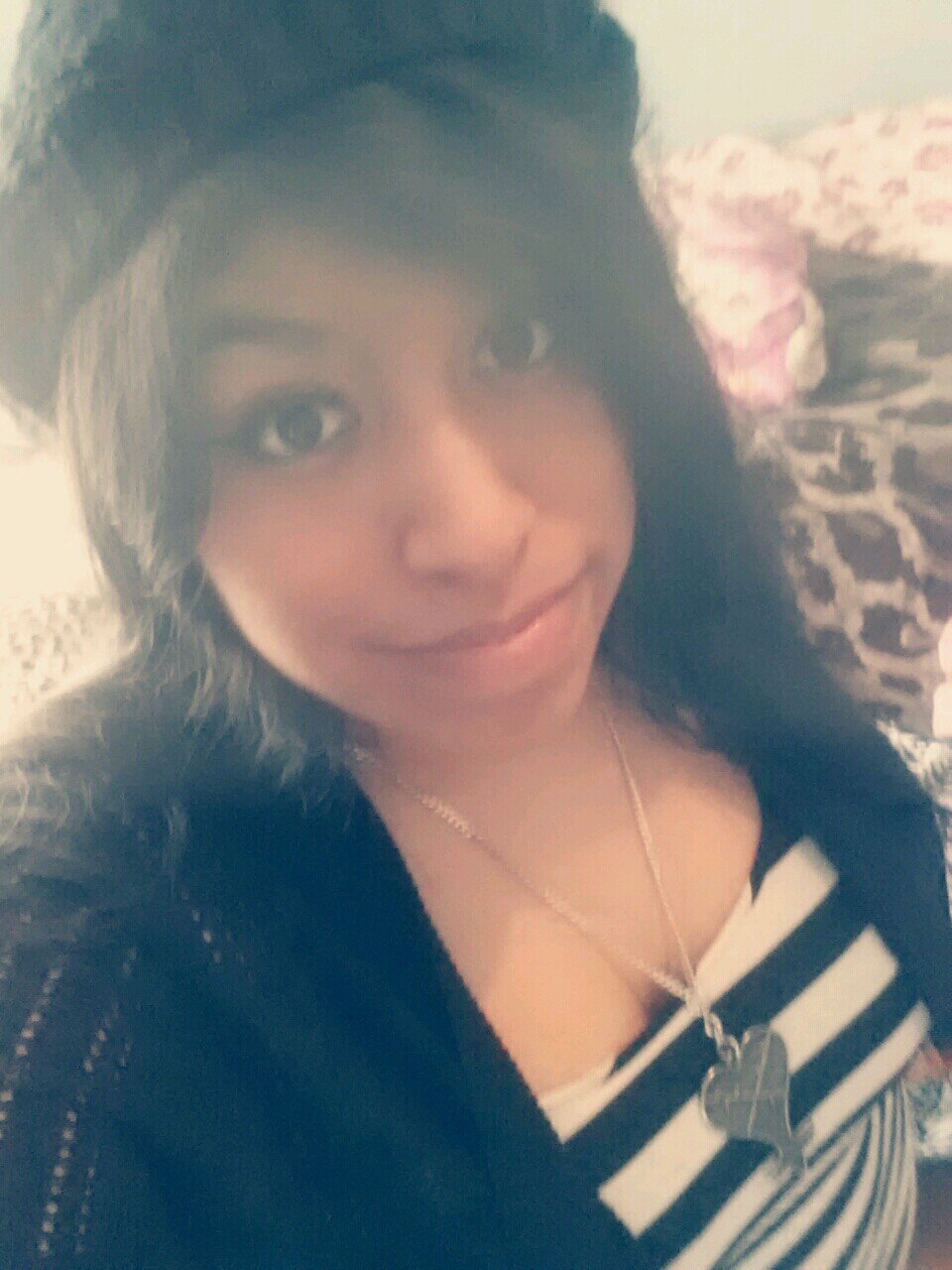 hiii I'm 18 years old I'm emo/tomboy ... I fucking love BLOOD ON THE DANCE FLOOR AND BLACK VEIL BRIDES  ;) I love ICE CREAM and CAKE ... I LOVE SWEET THINGS :3