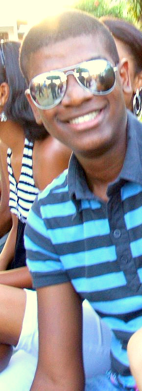 moisessc's profile picture. Amigo, simpático, curioso, sincero, canto, brinco, viajo, brigo, escuto, compro, corro, desejo, estudo paka... Enfim, VivOoo intensamente !!