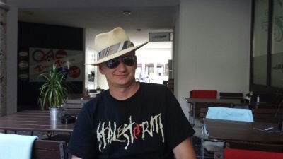 rsdrakh's profile picture. Vorsicht: Infantil!
I troll you and you follow me? You get blocked. Sorry, the algorithms dictate it. Not to be taken personally.