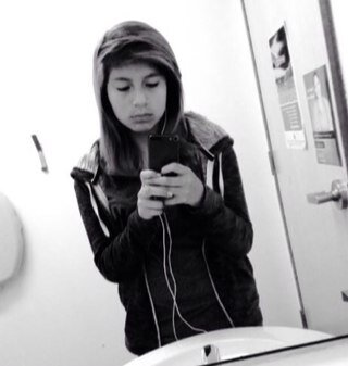 i like bands 5sos, hu, ptv,sws,om&m, alltimeloww,tonight alive etc. follow me?.-.
