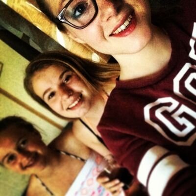 hou van mn liefstee tweelingzusje @XxjoziaxX