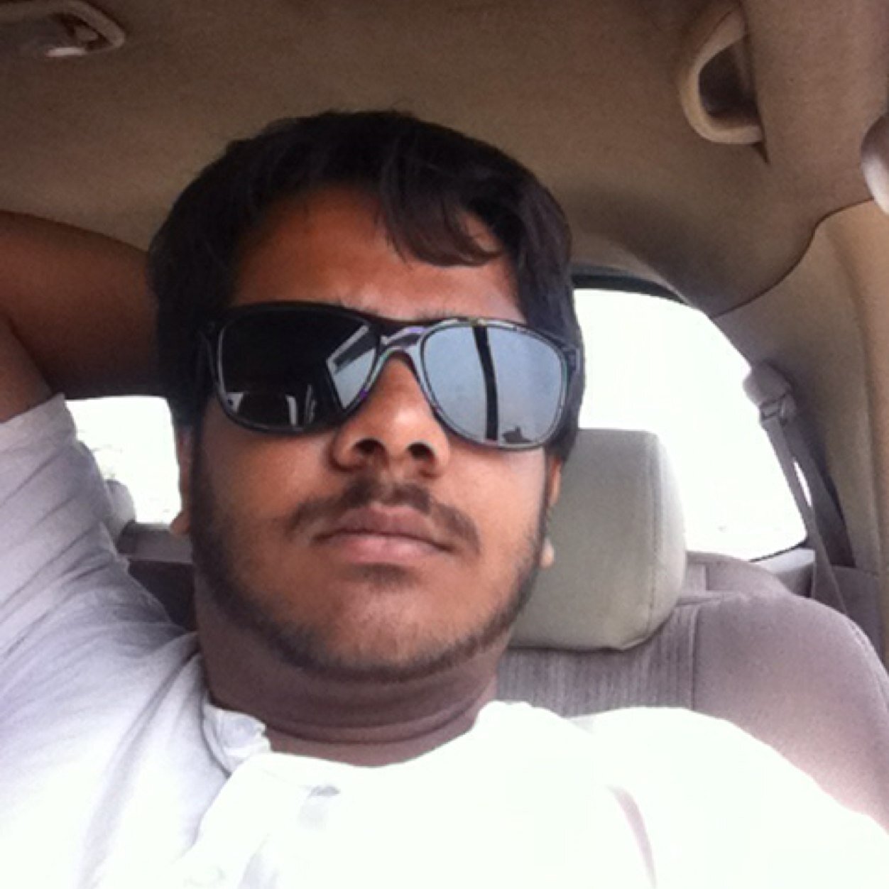 Hi, This is Sarvesh.. A photographer, Guitarist and An Artist..