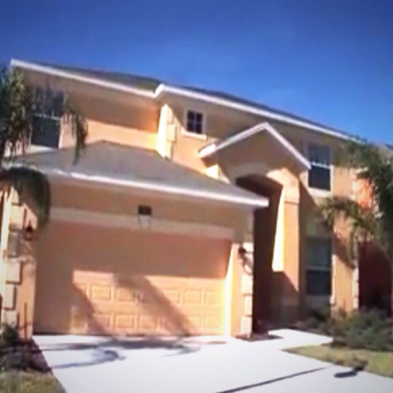 We offer 4, 5 & 6 bedroom luxury private family villas to rent in Orlando Florida, at an affordable price, within minutes of all Orlando attractions.