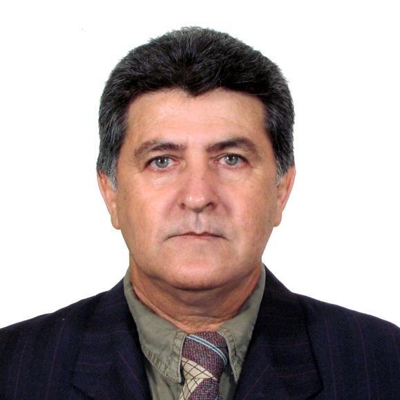 Victima de la Dictadura de los Castros, como la mayoría de los Cubanos, conscientes o no de ello.