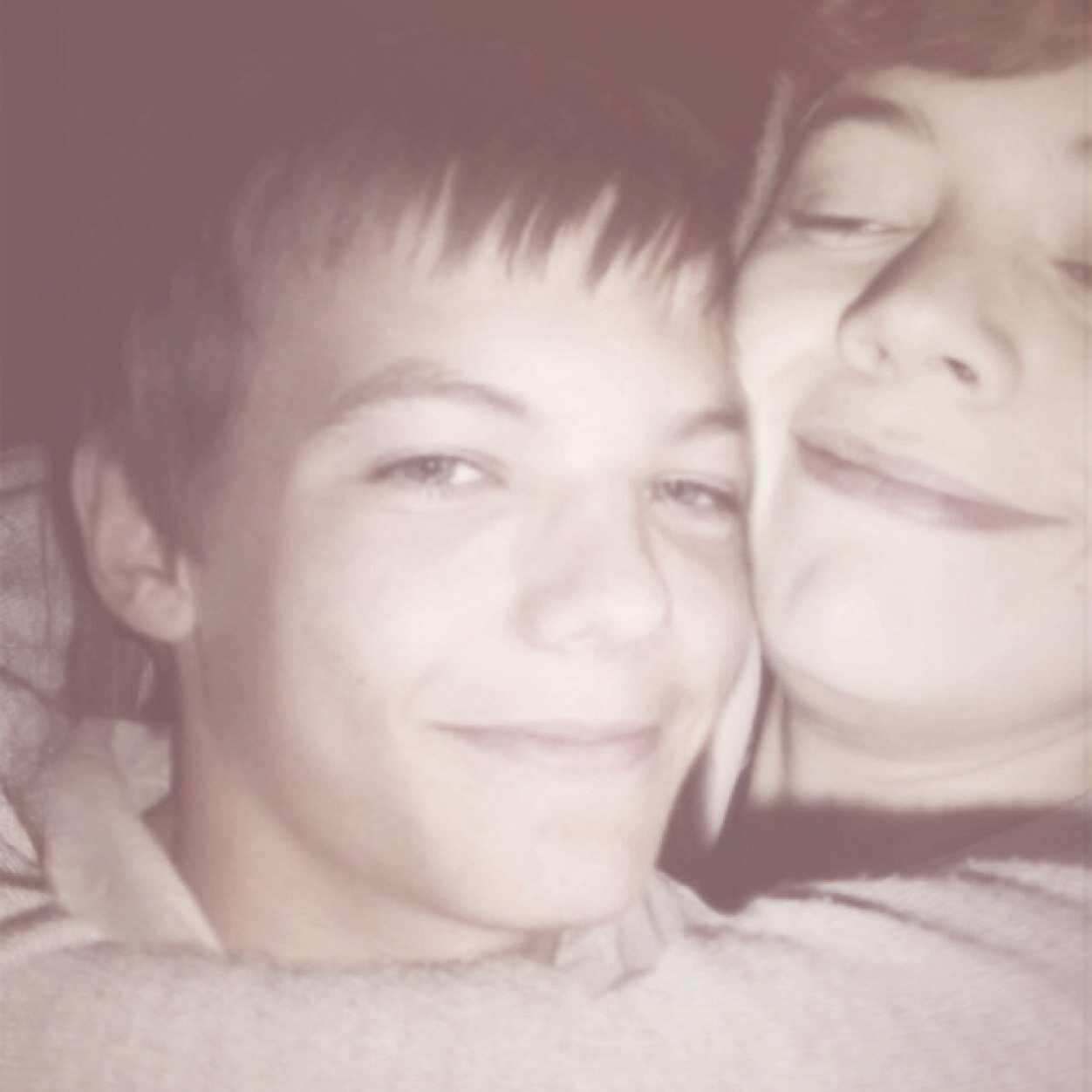 follow @skepticharry ilysm