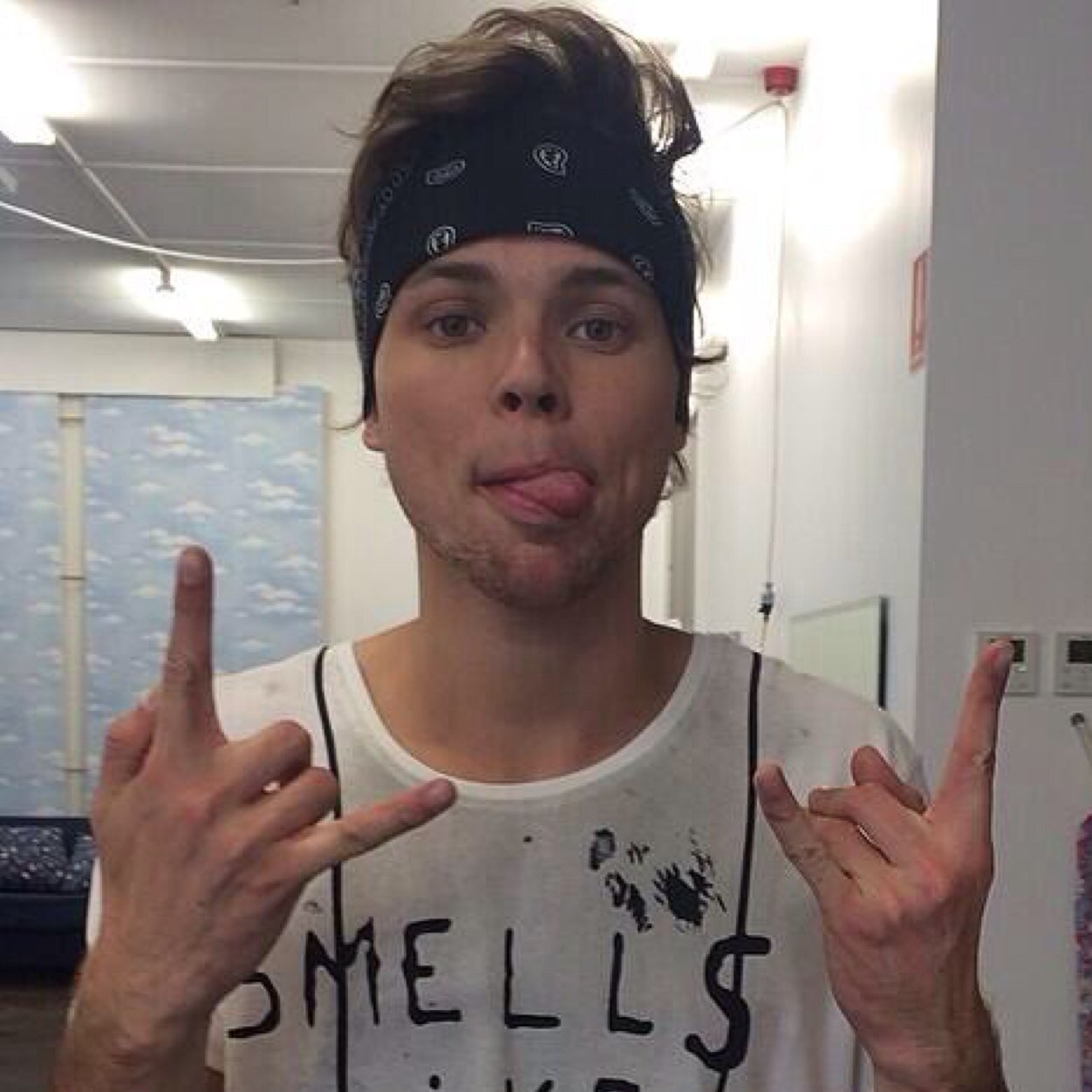 go follow @ablowjai (if I not quote your tweet is because I already tweeted that)