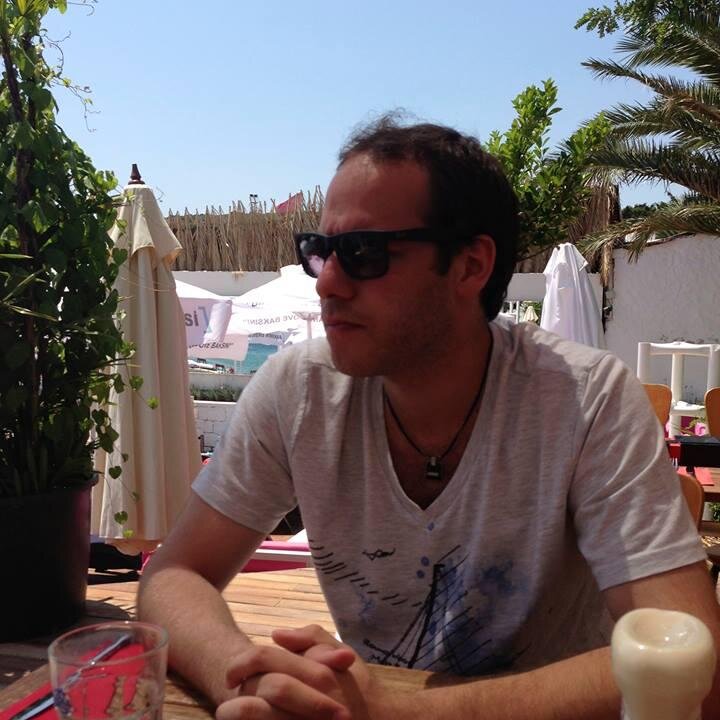 iOS Developer / Traveler / Gamer / Photographer
