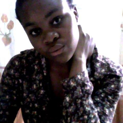 jovial pleine de vie  aime les tofs la mode la music et la danse mais de fois visite osi le livre