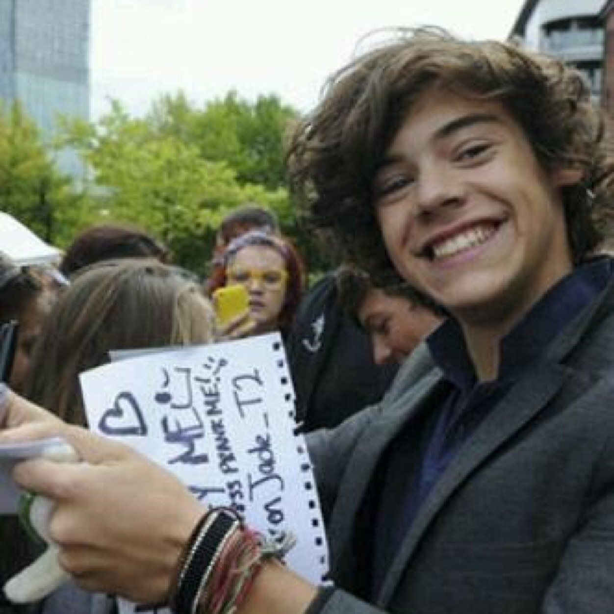 This is western music account. If u lov western music.pls follow me:-) Glee,1D,Katy perry and so on.