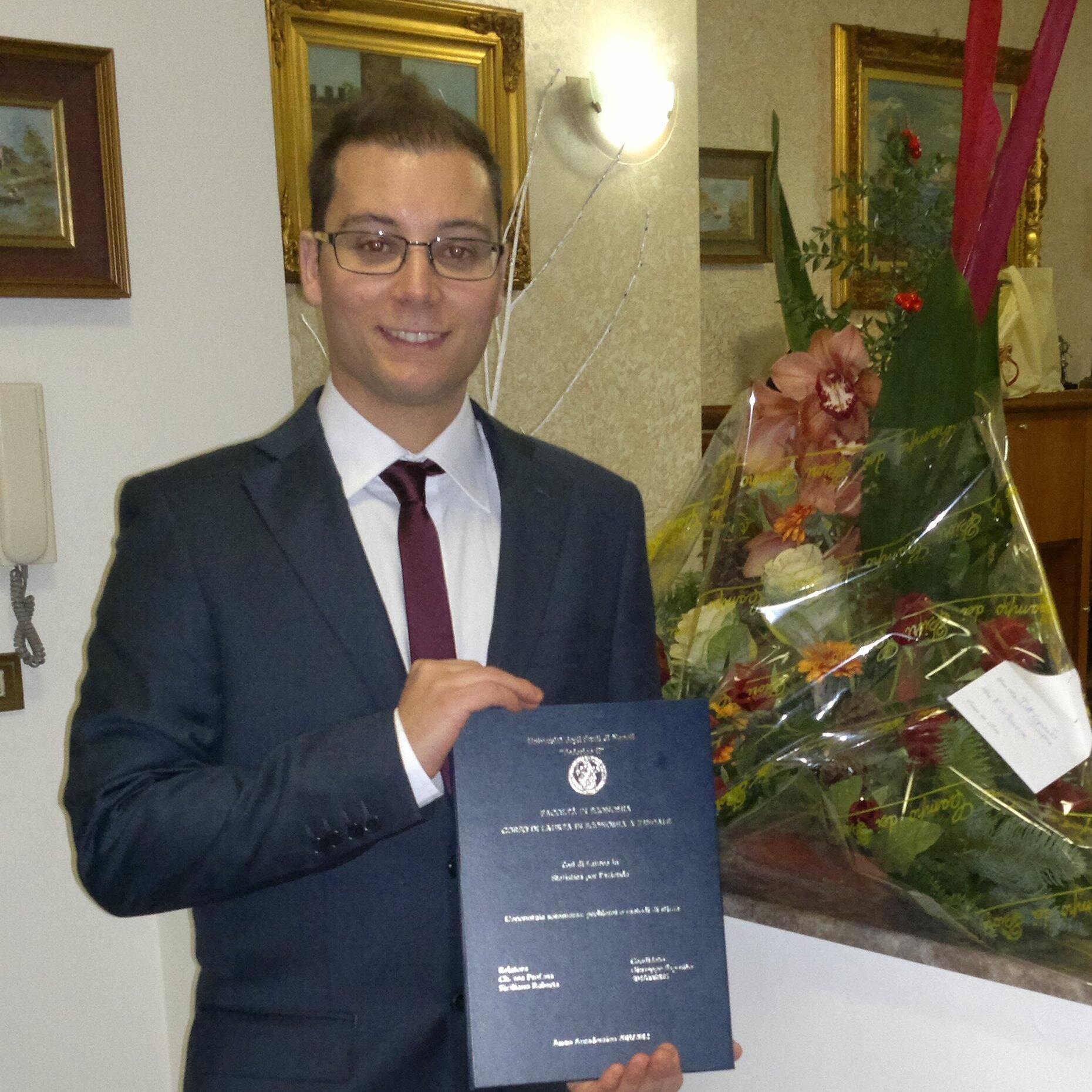 Laureato in Economia Aziendale, amante della pizza, del calcio e di tecnologia.