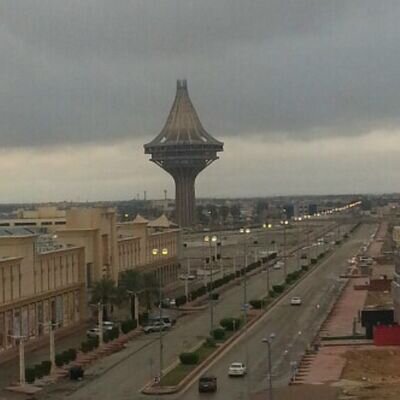ي تنولد رجال وتمووت رجال .والا
 المراجل ماتجي وانت شايب ..كانك بصغرك ماتحملت الاثقال ...لا شك في كبرك يقولون خايب!!!