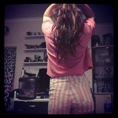 17, Single message me& follow me I'm a surrey girl with a twist :') message me to find out more :') 3 xox