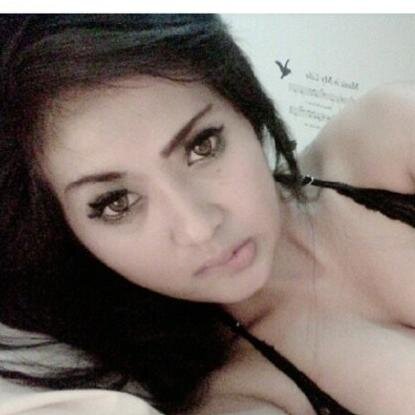 Shinta_Gatel's profile picture. Yang mau follow @shinta_gatel nanti shinta kasih foto pribadi Shinta