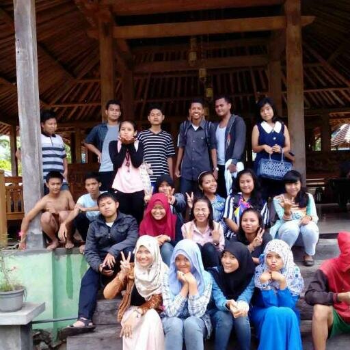 SMKN 7 Semarang
Berbeda-beda tapi tetap satu, XII TGB2 !