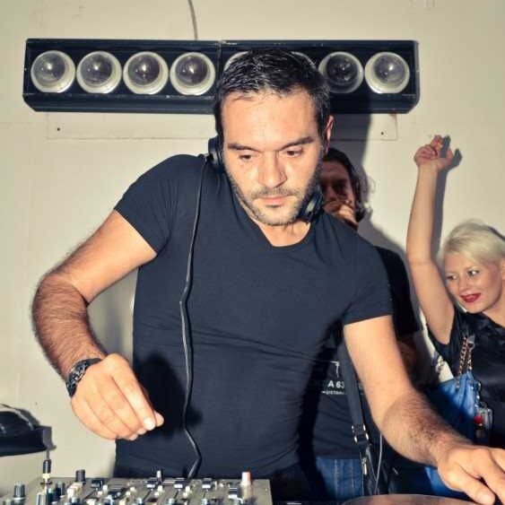 ManuelKASTILLA's profile picture. Kastilla Dj Producteur a collaboré avec des artistes de renom ! il est à l'origine des remix des titres de Keenan Cahill - Rihanna - Boy George - Kat Deluna etc