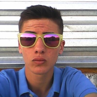 14.Con el 5 en la espalda con el mejor equipo de cordoba , amigo de mis amigos , mis hermanos no lo cambio por nada y con un reto que conseguir ♥.