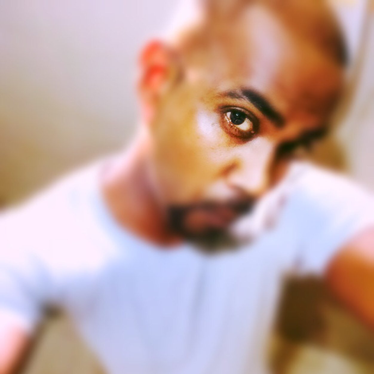 r_prathaap's profile picture. Out of many am different!