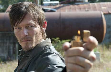 I just put on random tweets and pictures of the walking dead, nothing extreme lmao