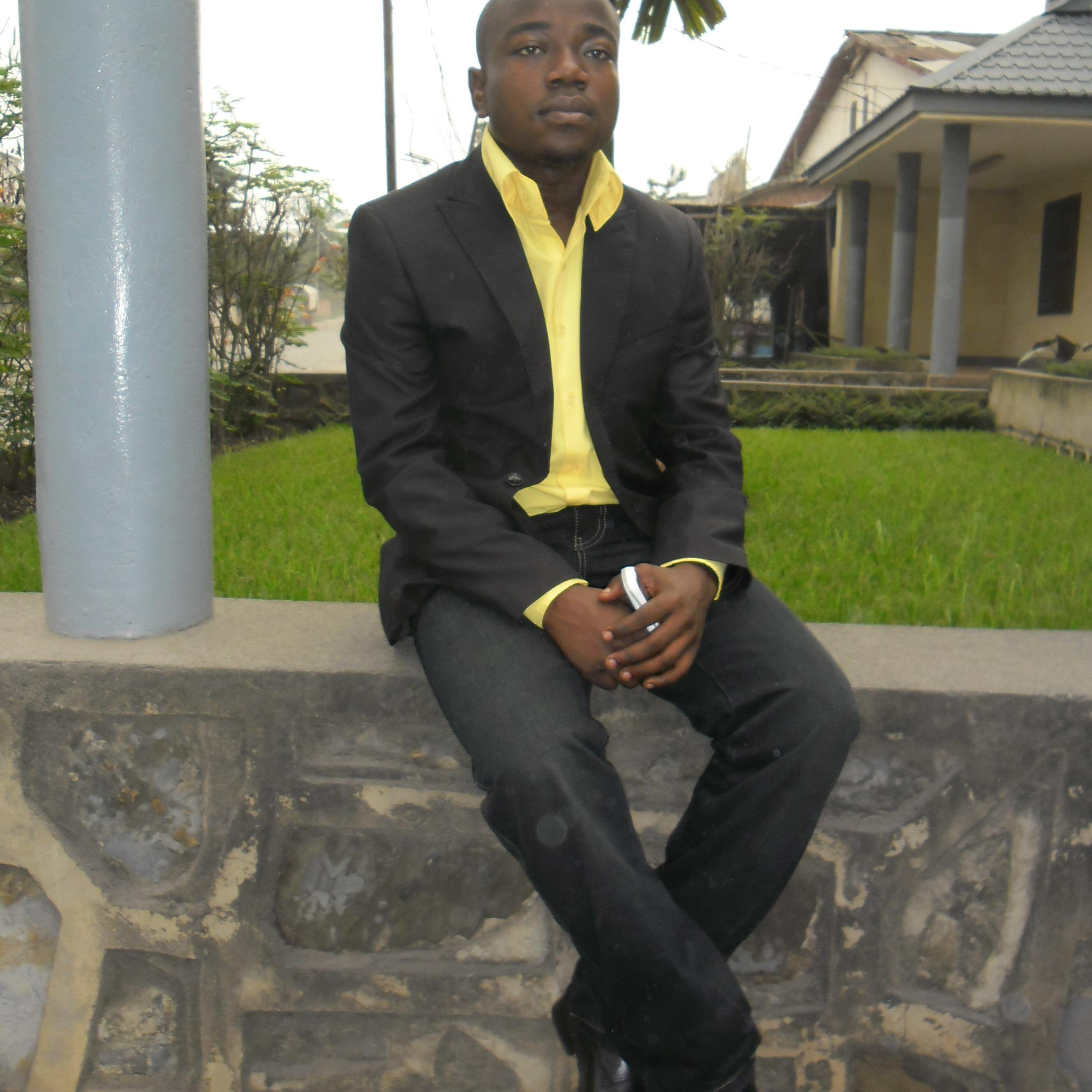 Je suis Polyodr Badisungu agé de 23 ans. je suis Expert Comptable et Informaticien de formation.