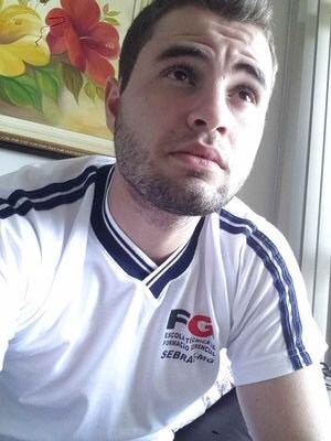 Estudante de Aeronáutica e futuro piloto.