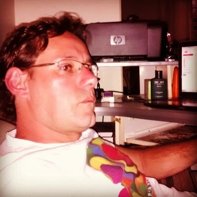O que sou, além de um homem que ousa viver... Desafiar os problemas encarando-os de frente...