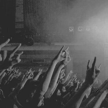 ♥  I love Rock  ♥
- I have one follower famous @archesUK ( one band )
- I love my best friend  ♥ ♥ ♥ ♥