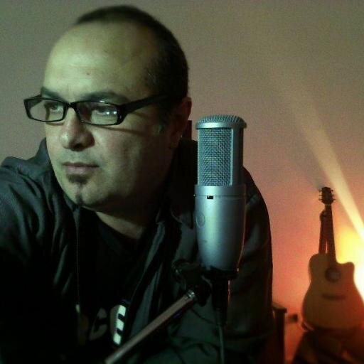Dueño de OnRecordsArgentina. Musiquero. Libre pensador. Padre de familia