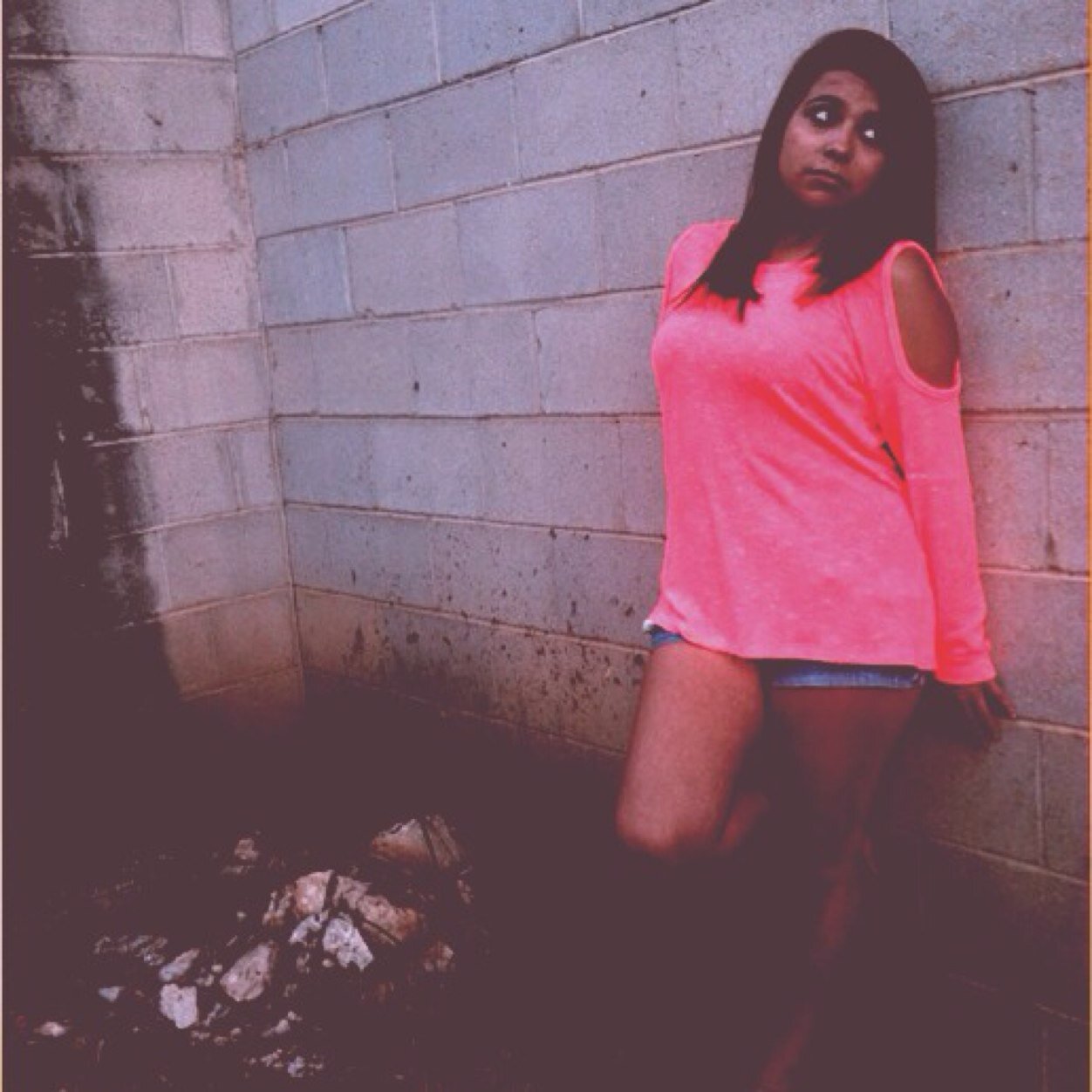 Hey my name is mayela and I am twenty two.