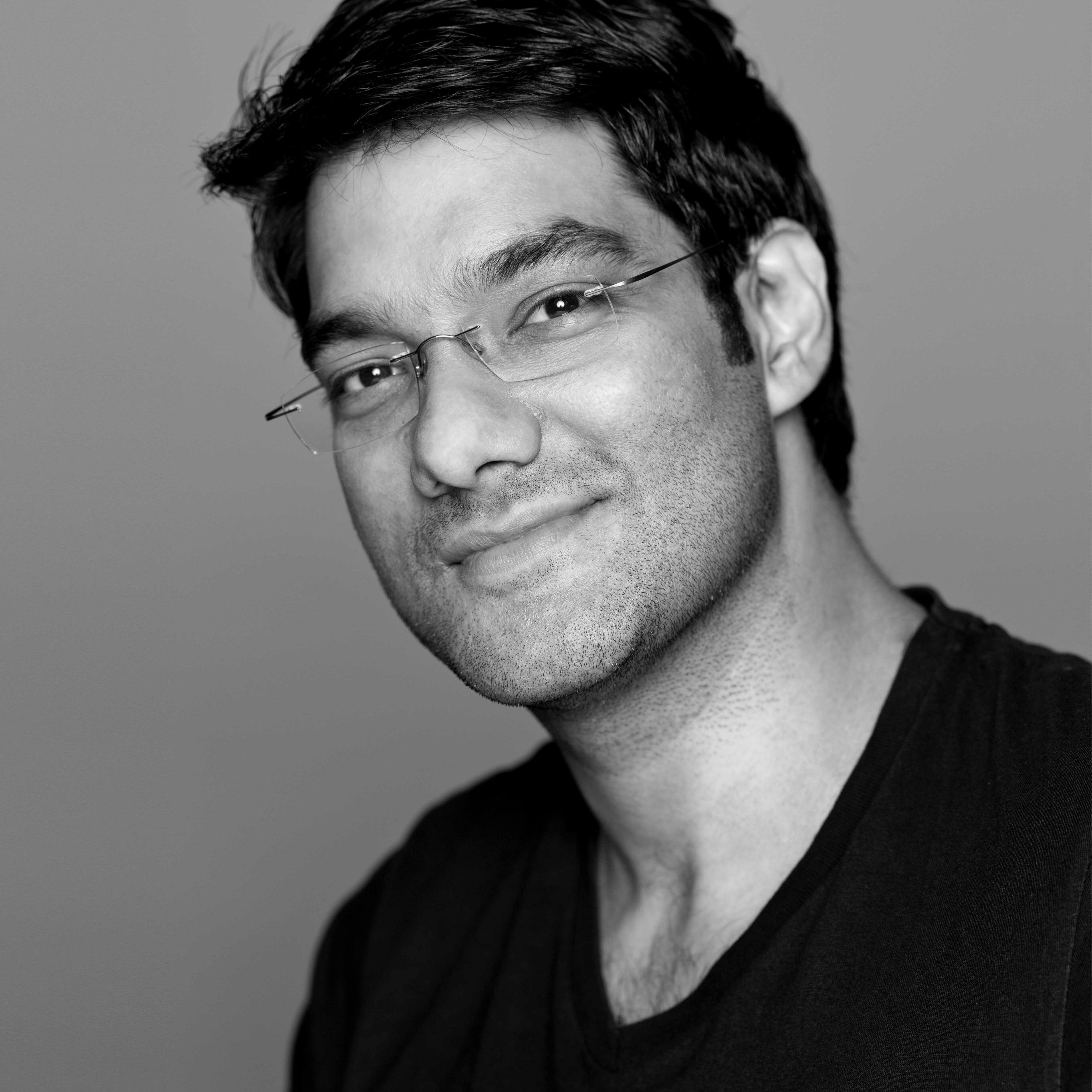 entrepreneur, singer, traveller , adventurer,dreamer, lover of cinema ..