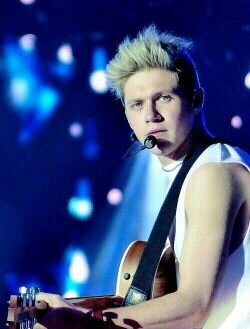 Can you please follow @LovingMyNialler and not this acc ? :)