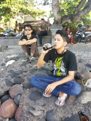 warqoh's profile picture. Go ahead,ignored bad feeling