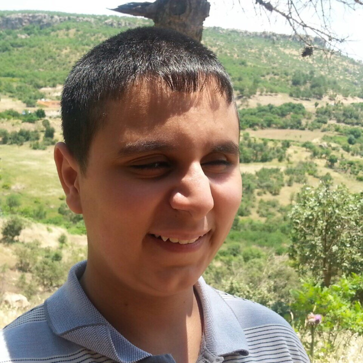 الاسم يوسف العزو البلد العراق المدينة الموصل الحدباء الأعاقة كفيف الهوايات كل شيء يهم التقنية احب ان اساعد اخواني المكفوفين و افيدهم في كل شي