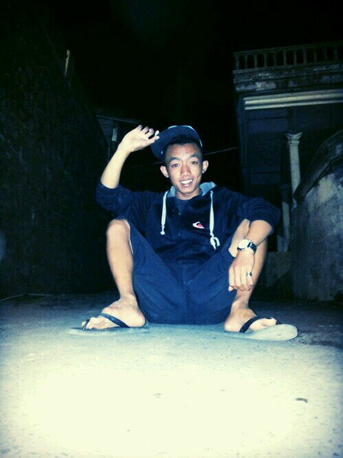 Bahagia ketika memiliki seseorang Ўɐ♌ğ peduli,mencintai,dan mengerti aku lebih dari ƏK̅ΰ  mengerti diri sendiri