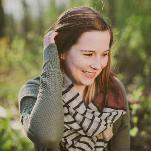 professional photographer, storyteller, and lover of all things soulfully stunning.