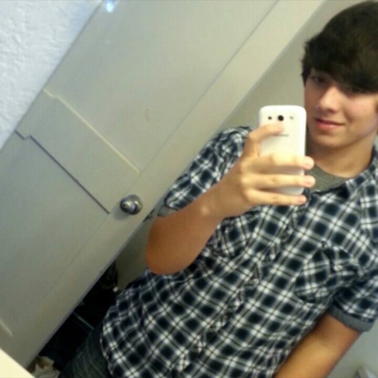 CameronLeeroy's profile picture. 