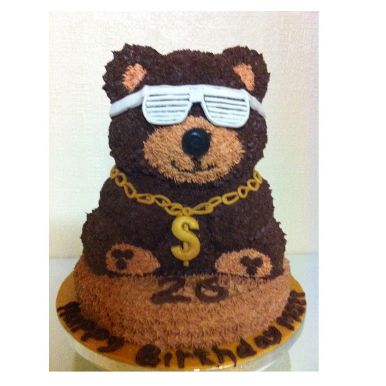 Divine cakes Creations is a boutique cakes business which has been operating in London for over 20 years.The cakes are handmade with only the finest ingredients
