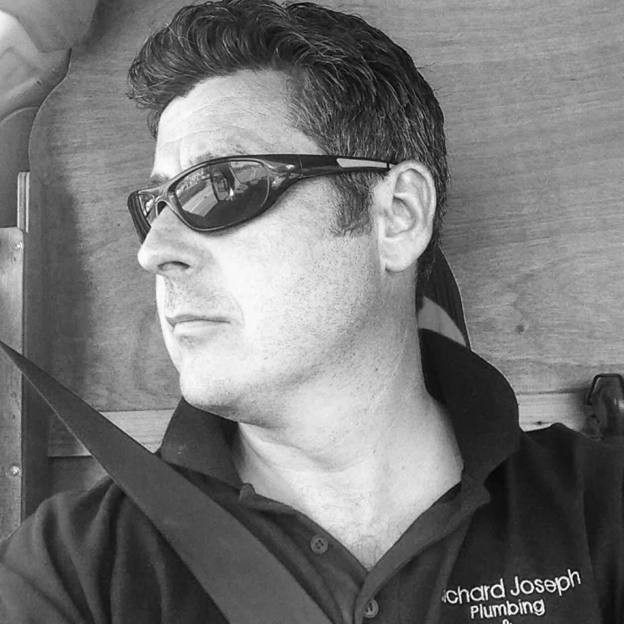 easily sunburnt, likes topgear, loves his family....discuss