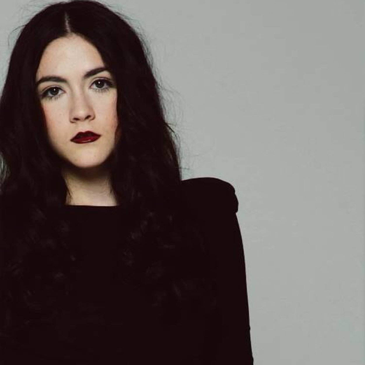 Bloodlust and venom runs through her veins. She's a cold killer. Sixteen. Knife Thrower. ||THG Rolplay. Literature|