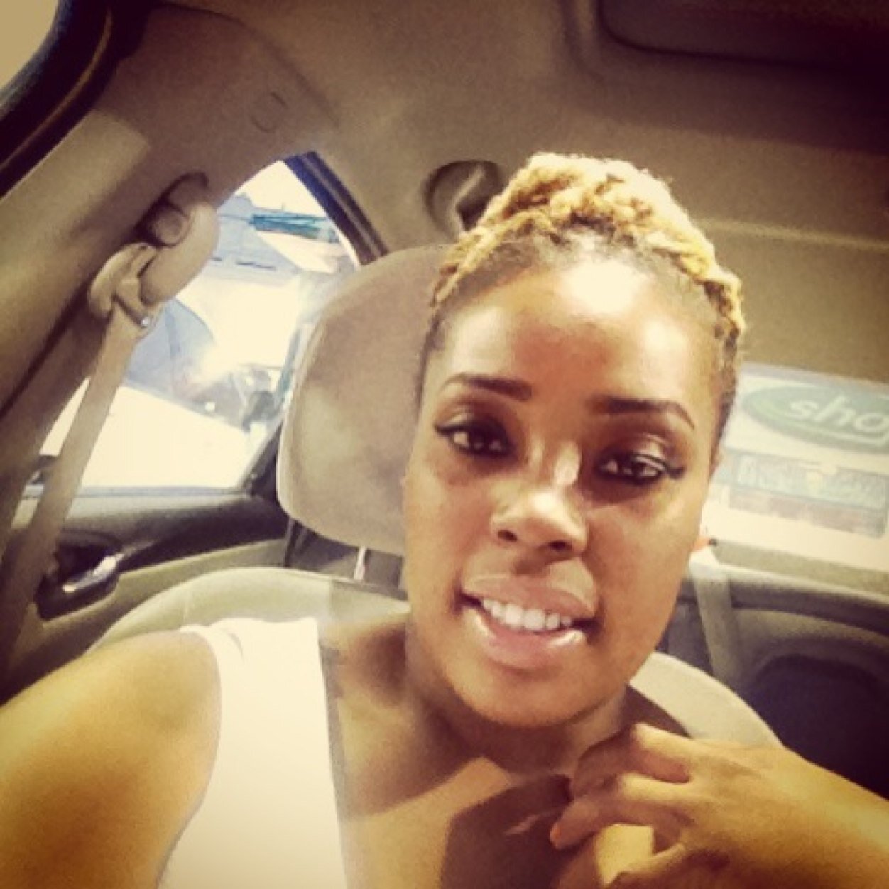 Sweet_soft_lipz's profile picture. ASK I SHALL TELL