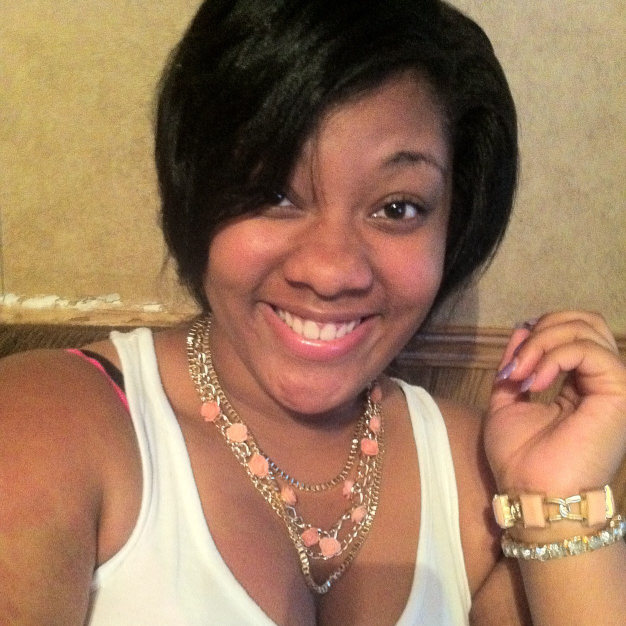 Hold your head up & smile beautiful , its gone be okay ✊☺️