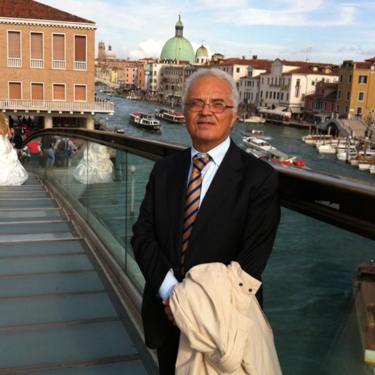 Già Deputato al Parlamento per molti anni, oggi impegnato nel Volontariato a livello sociale e culturale-politico.