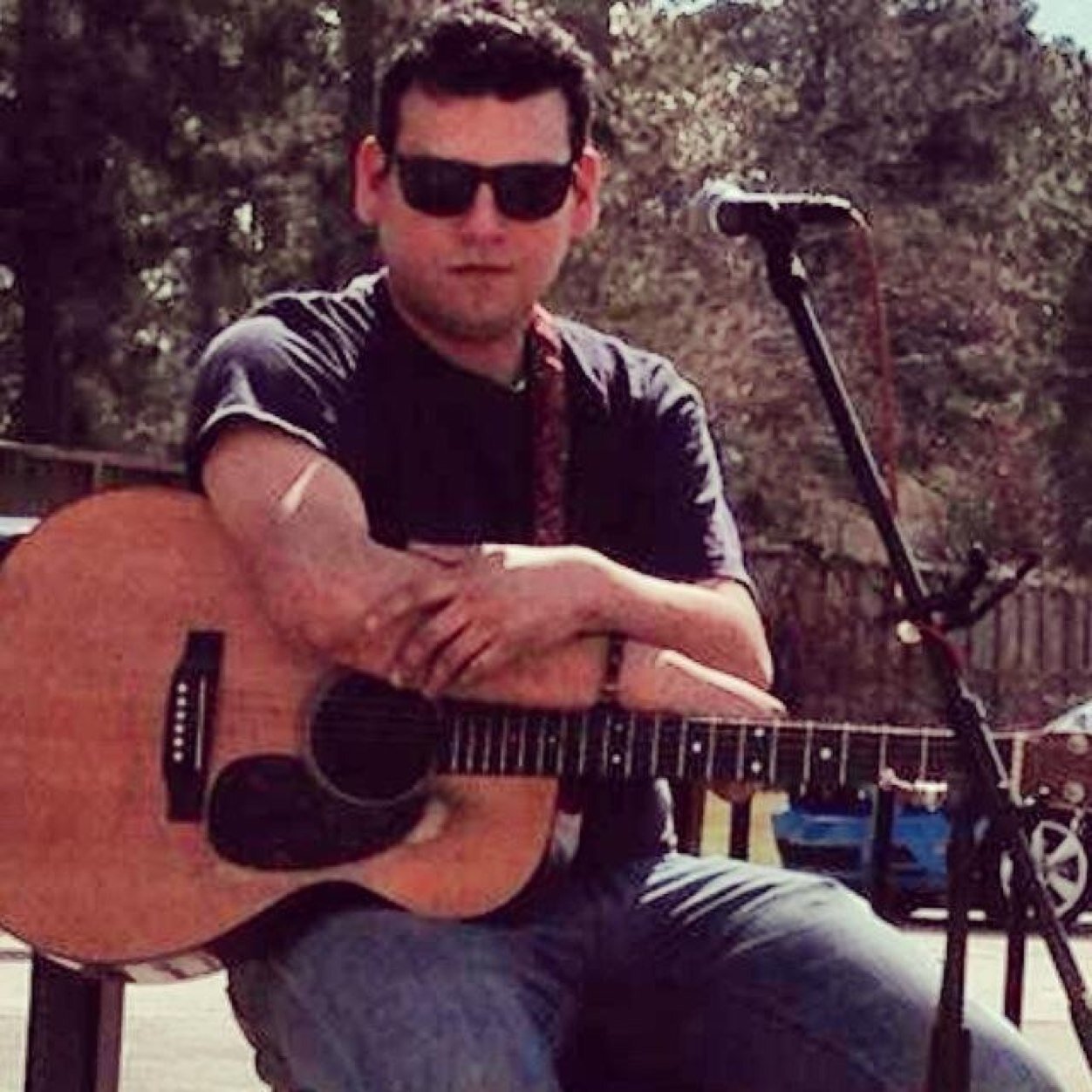 Singer-songwriter w/a love for live music.