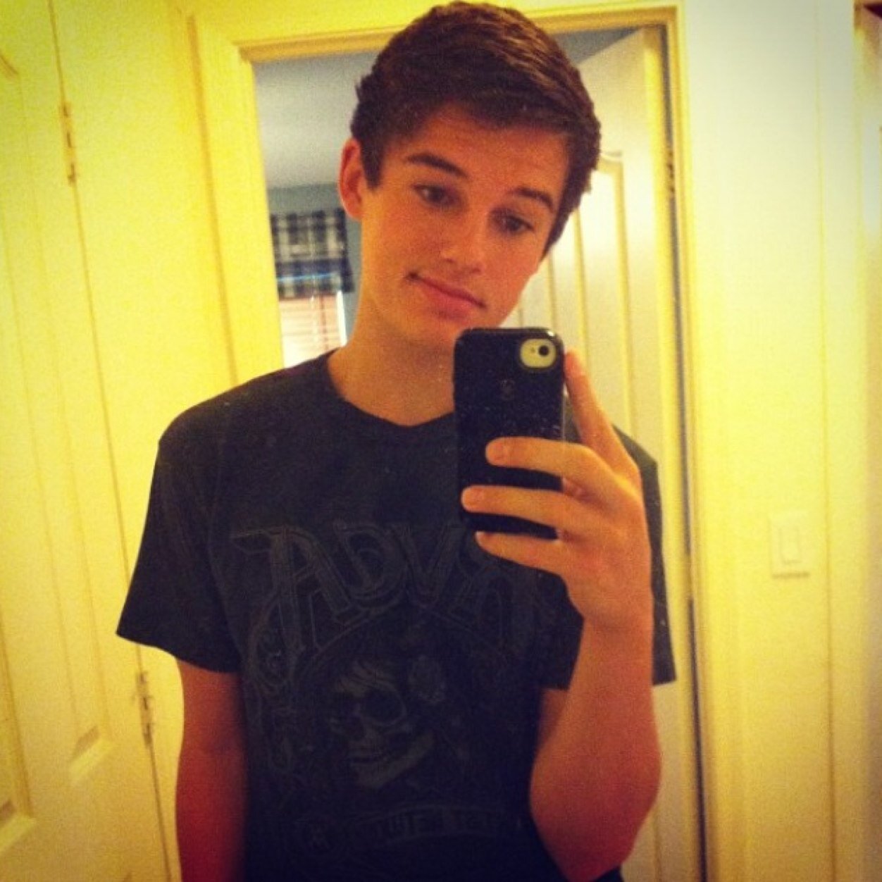Kenny Holland is perfection and is nothing more then amazing in my life, he is my world and inspiration, hes all that i love ❤