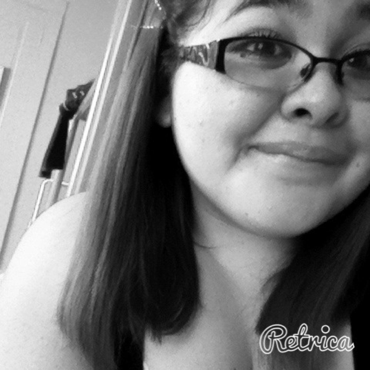 My names marisela but mari for short. Im a very easy person to talk to, i love zayn malik from 1D he's like my weakness, 8th, 15 yrs old