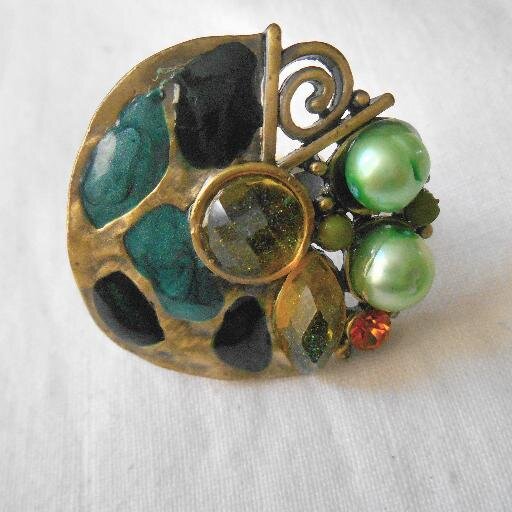 GUAPDU JEWELLERY specializes in unique handcrafted jewellery for women. GUAPDU JEWELLERY  specifically specializes in metal jewellery and gemstone jewellery.